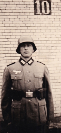 František Hanzlík jako voják wehrmachtu, otec pamětnice