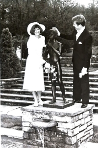 Svatební fotografie Jaroslava a Jiřiny Havelkových, duben 1971