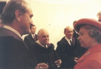  Vojen Güttler s britskou královnou Alžbětou II. během její návštěvy ČR