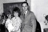 Jan Malypetr s manželkou během vítání občánků, 1965