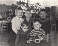 Kamarádi ve školce - zleva Drážný, ??, Pavel Wonka, Hejniš, Marek, 1959.