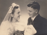 Svatba rodičů -  Gertruda Hackelová  a Ludwig Wonka, Vrchlabí, 1949.