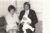 Manželka Jiřina Kulišová, Jiří Wonka a syn Jan, 1975.