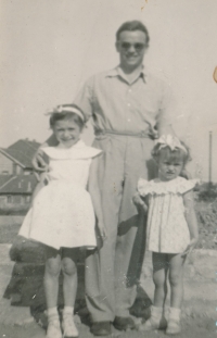 Břetislav Horáček s dcerami Jitkou a Ilonou v 60. letech