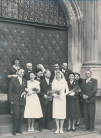 Svatba s Vlastimilem Krejčím v březnu 1961 na Novoměstské radnici v Praze