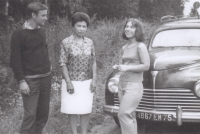 V Polsku stopli paní s dcerou, které je potom pozvaly do Paříže (1964)