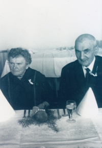 Rodiče pamětnice Stanislav a Marie Stárkovi na oslavě své zlaté svatby v Kadani