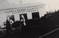Firma Antonína Skoupého v Bohaticích u Karlových Varů, o kterou přišel po nástupu komunismu, rok 1946
