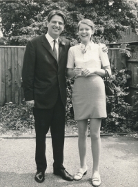 Hanuš Snabl a dcera Věra Snabl v Anglii, cca 1969/1970