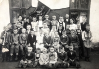 Žáci čtyřleté školy v Bígru, 1950–1954 