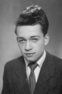 Jan Kadlec na maturitní fotografii (1953)