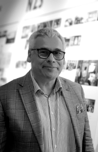 Paweł Skrzywanek při natáčení v Centru Historie Zajezdnia v roce 2023