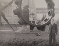 A snapshot showing the witness in front of the Škoda-Plzeň plant.