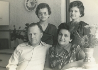 Tobkovi s dcerami Jaroslavou a Jitkou kolem roku 1970