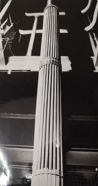 The picture shows a nuclear fuel rod, the production of which the witness was involved.