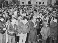 Náměstí v Žatci, listopad 1989