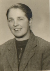 Margita Kretová, portrét maminky, Česká Lípa asi 1950