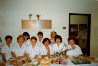 1. zleva se spolupracovnicemi z laboratoře v nemocnici, Česká Lípa, asi 1985
