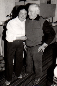 Tatínek Štefan Kret (80. narozeniny) s dcerou Marií, 1993