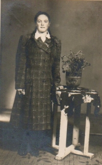 Marie, nevlastní sestra, asi 1955