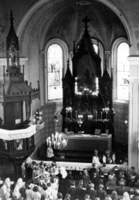 Holy Communion of Radomil Maléř in the church of St. Anthony / Dolní Bečva / 1946