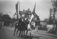 Radomil Maléř (vlevo) / 1. máj / Beskydy / 1946