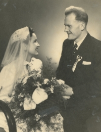 Svatební fotografie Tobkových, 1955