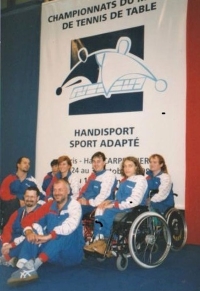 Radomír Vítek se svými svěřenci na mistrovství světa vozíčkářů ve stolním tenise / Paříž / 2008
