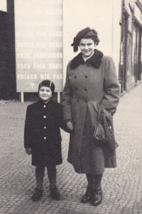 Bratr Antonín a maminka Ludmila, 50. léta