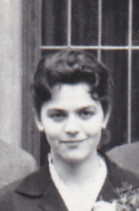 Ludmila Minaříková při své promoci, 60. léta