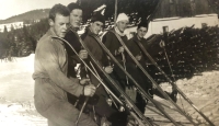 Běžci Dukly Karlovy Vary, zleva - Julius Lupták, Karel Vrána, Bohumil Kvěch, Jiří Šípek (1962)