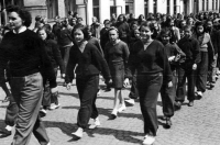 Eva Žejdlíková při nácviku na spartakiádu, 1956