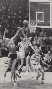 František Konvička (vlevo) v roce 1967 v utkání Poháru mistrů evropských zemí s Realem Madrid