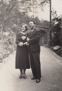 Rodiče Božena a František Šidlofovi; 23. října 1933