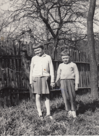 Dcera a syn, asi 1969