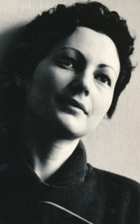 Matka Hana Konečná, rozená Synková, 1964