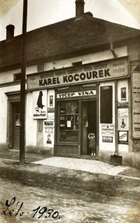 Koloniál rodiny Kocourkových v Řevnicích, 1930