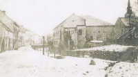 Synagoga v Hroznětíně a škola vzadu, před 1938
