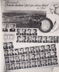 Abiturienti Obchodní akademie T. Bati pro zahraniční obchod ve Zlíně, kterou také absolvoval Oldřich Stehlík, 1942