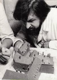 Při práci na modelu Českého Krumlova, 2. polovina 70. let