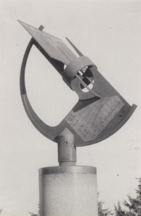 Sluneční hodiny podle návrhu a konstrukce Petra Peška, 1974