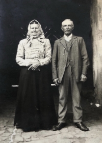Anna a Josef Valdovi, babička a dědeček Jarmily Krupkové, 1913
