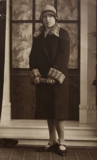 Božena Valdová, roz. Štěpanovská, maminka Jarmily Krupkové, 1924