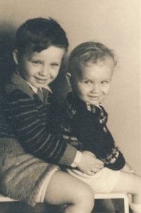 Petr a Jiří Závodští, 1951 (pohlednice – fotka)