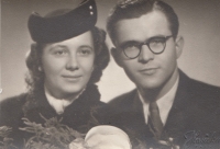 Svatební fotografie Drahomíry a Oldřicha Stehlíkových, 1943