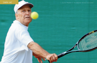 Spoluhráč Jiřího Hřebce z Davisova poháru a trojnásobný grandslamový vítěz Jan Kodeš v roce 2007