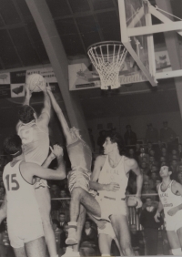 František Konvička (třetí zleva) v roce 1966 v dresu výběru Evropy proti Polákům v Krakově