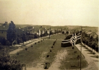 Roztoky u Prahy - pohled ze školy, kde se v době protektorátu usídlila posádka německého wehrmachtu