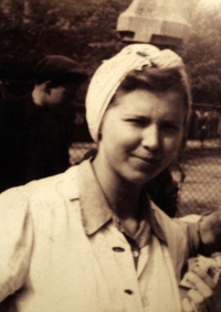 Fotografie vrchní sestry Preiningerové, která organizovala zdravotnickou pomoc vězňům z 'vlaku smrti'