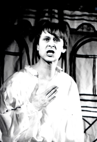 Jakub Zindulka v roli Kalimacha v inscenaci Celestina v Divadle J. K. Tyla, 1996